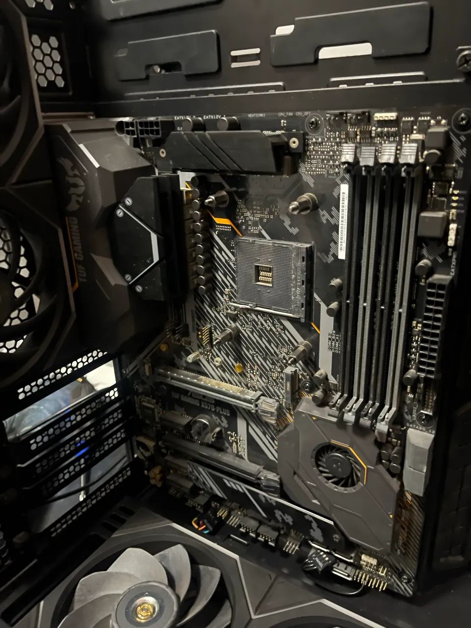 X570 Asus Tuf Plus - Foto 2