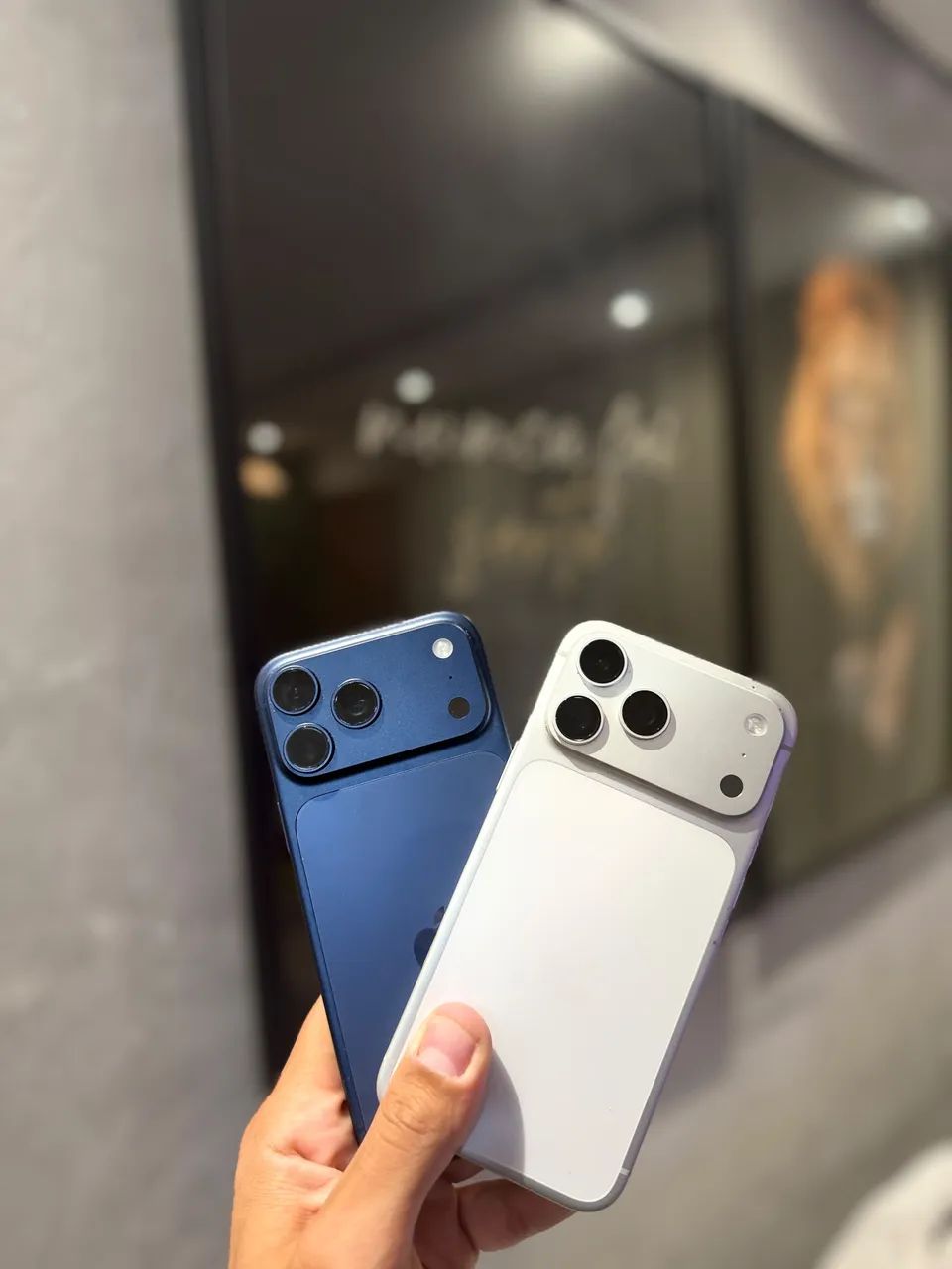 iPhone 17 Pro Max 256GB - Silver e Azul - Foto 2