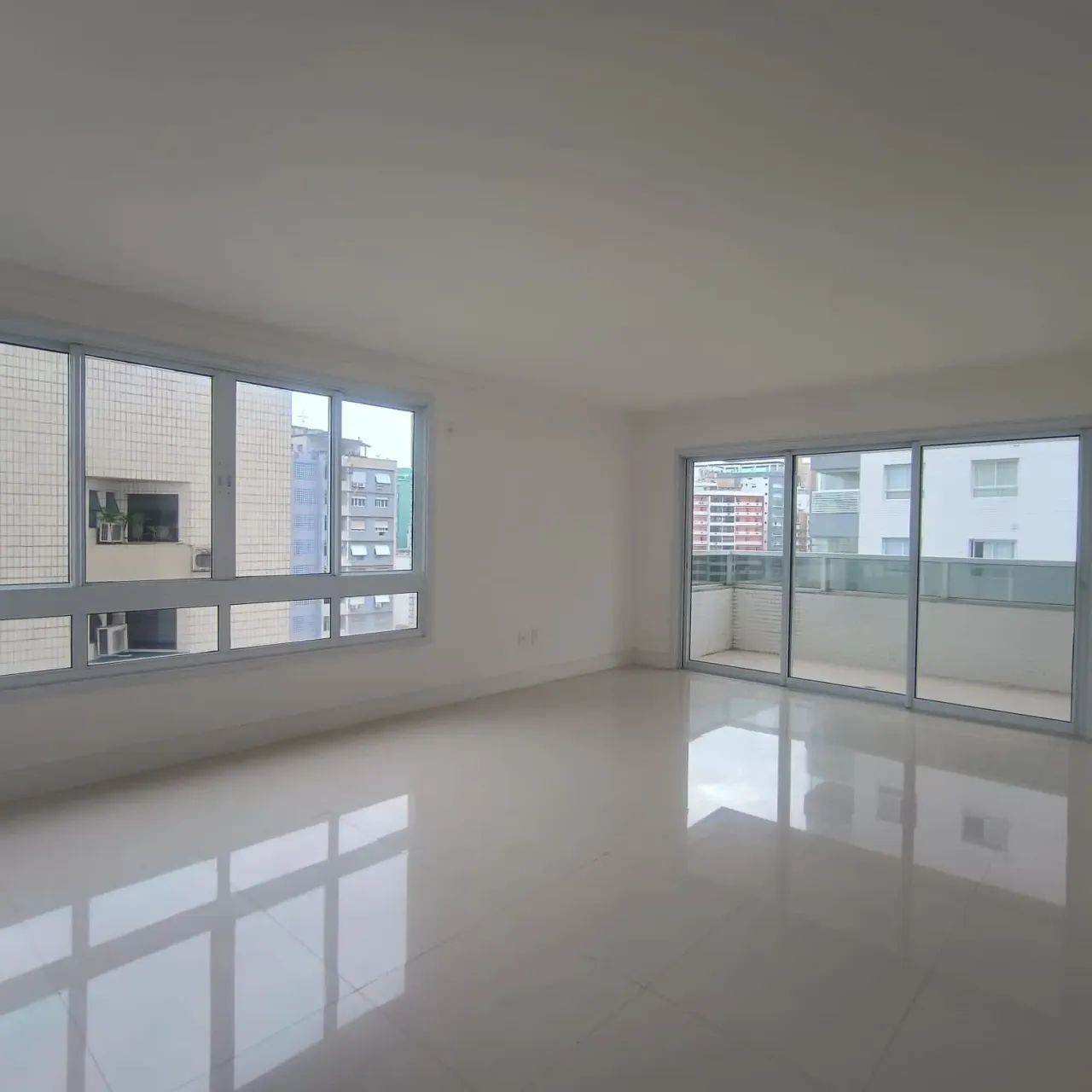 Imóvel para venda tem 230 metros quadrados com 4 quartos em Pompéia - Santos - SP