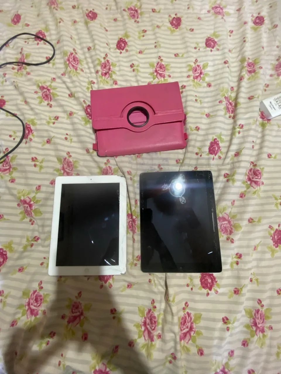 DOIS IPADS**