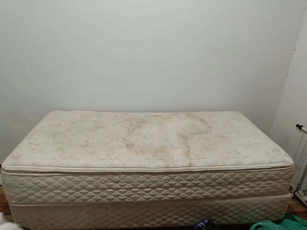 Cama box solteiro molas