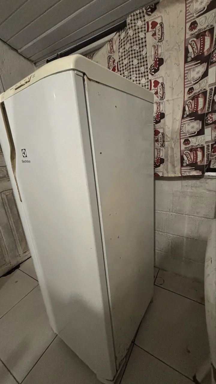 Geladeira Electrolux 1 - 240 Litros - Foto 3