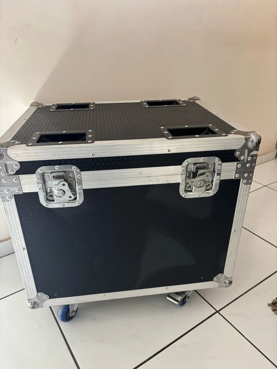 Hard case baú com rodinhas 62cm x 48cm x 50cm