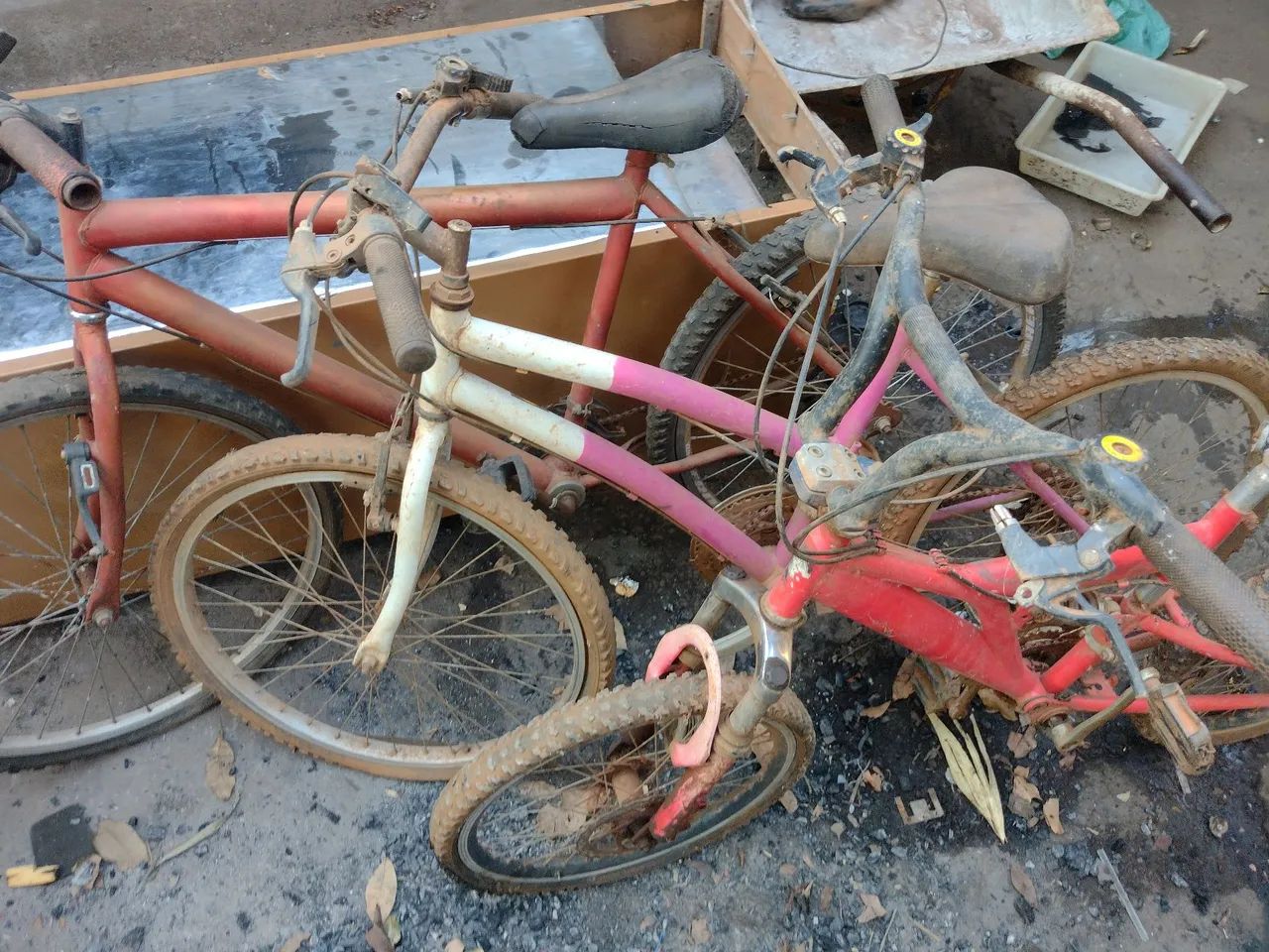 03 bicicleta com defeitos pra quem quer arrumar  - Foto 2