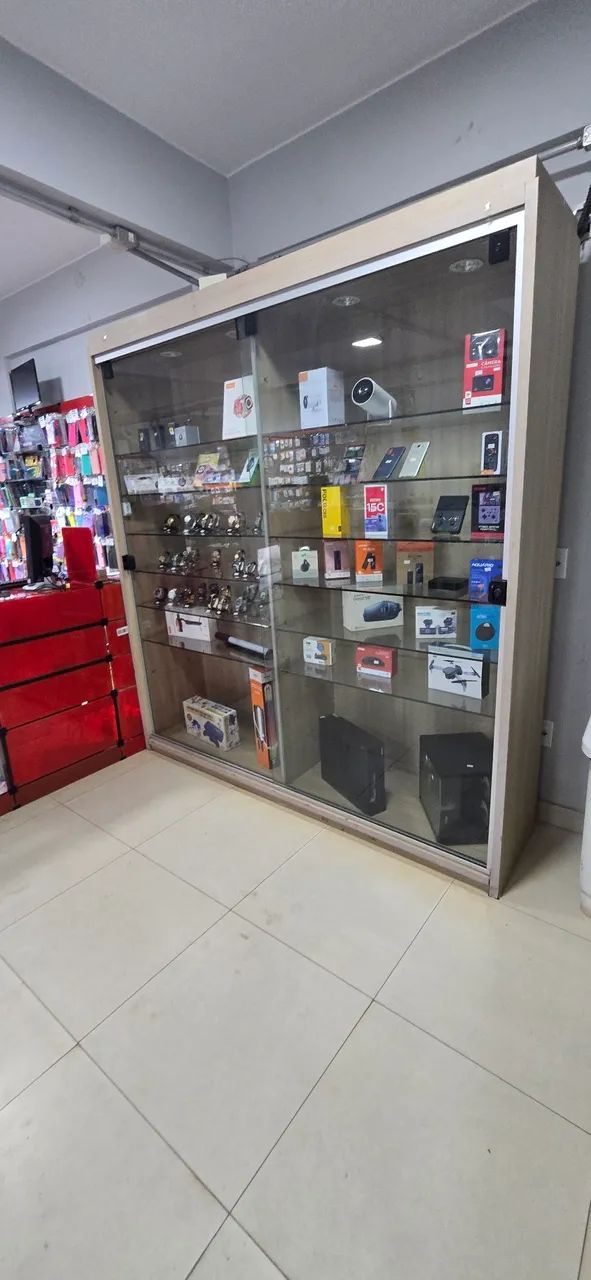 Vitrine de vidro e MDF iluminada - Foto 3