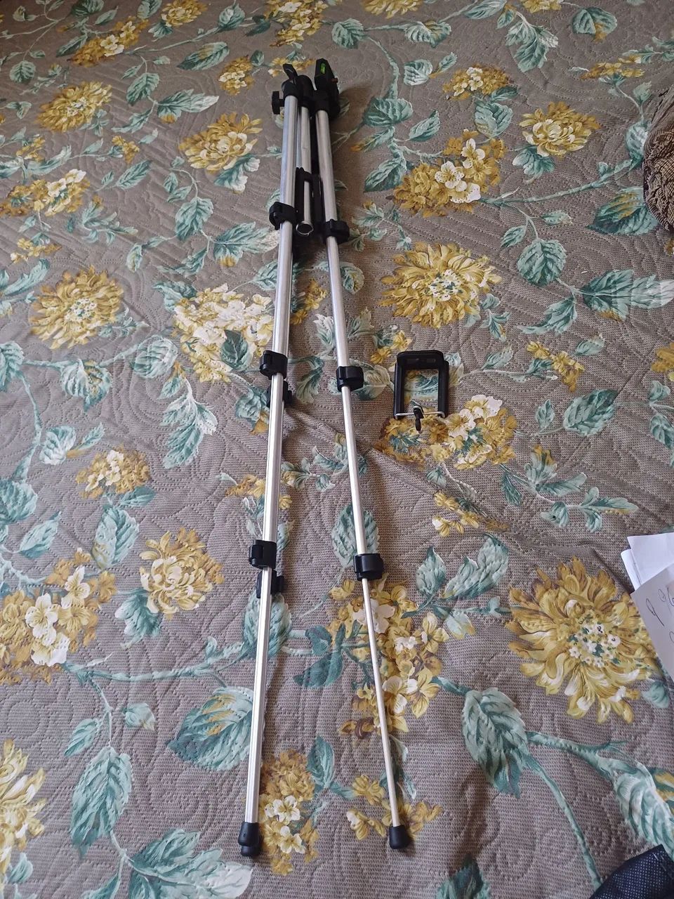 TRIPÉ PARA MÁQUINA FOTOGRÁFICA E CELULARES  - Foto 4