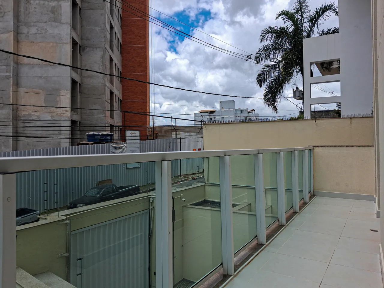 Apartamento com varanda e área externa para locação - Foto 3