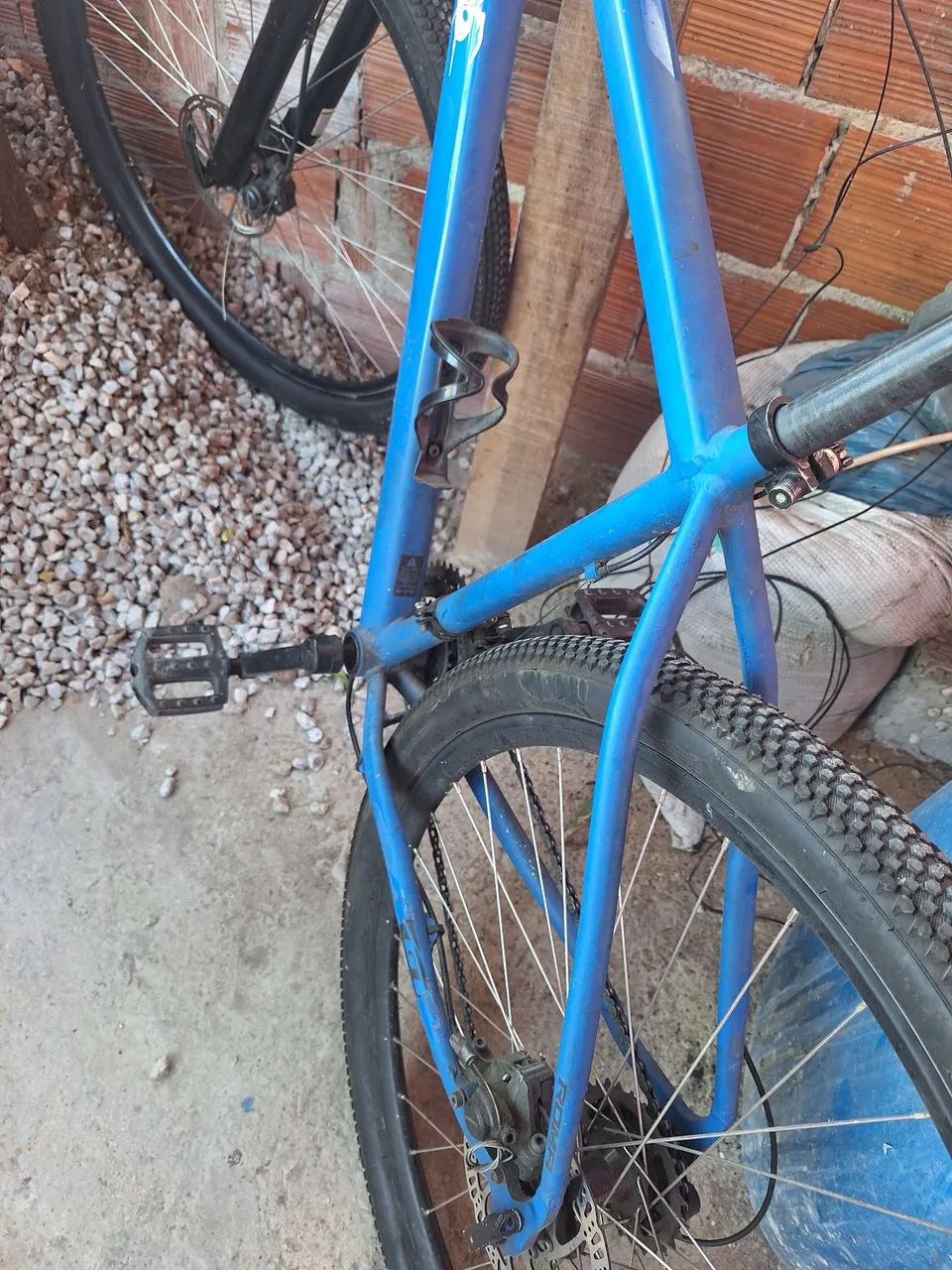 Vende-se bicicleta aro 29 azul  - Foto 5