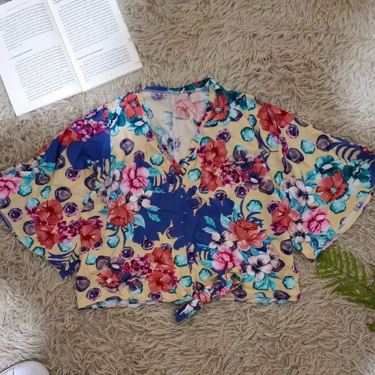 Kit 5 blusas femininas estampadas tamanho  M  - Foto 4