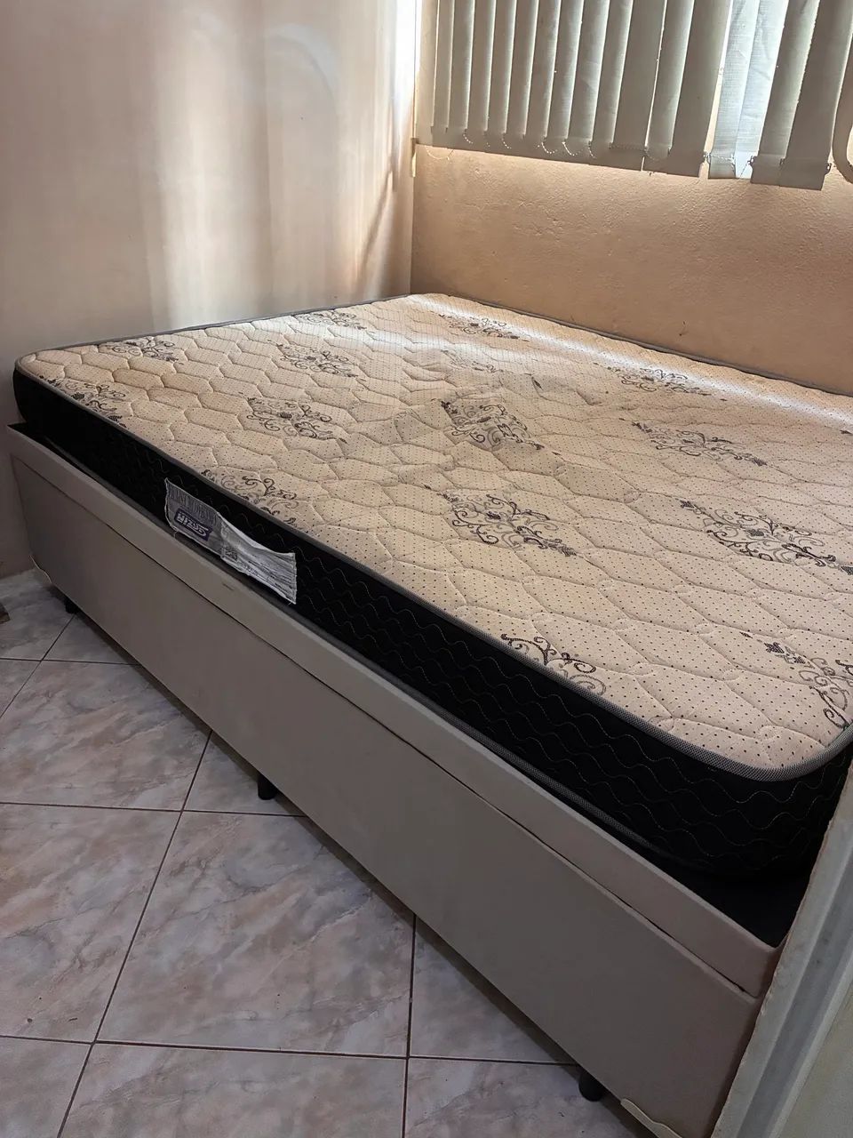 cama com baú de casal 
