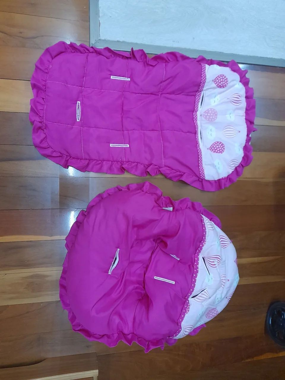 Carrinho com bebê conforto Cosco e capinhas - Foto 4