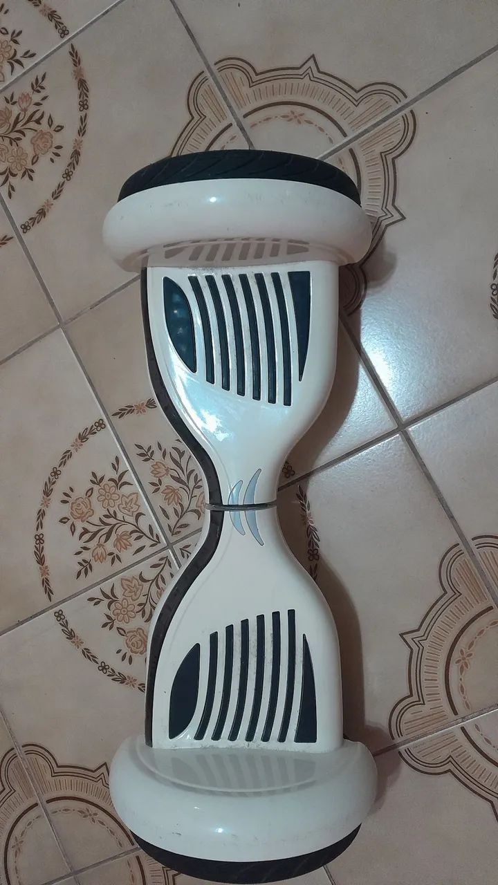 Hoverboard led bluetooth cor branco usado sem carregador - Foto 4