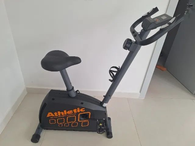 VENDE-SE UMA BICICLETA ERGOMÉTRICA ATHLETIC - SEMINOVA - Foto 3