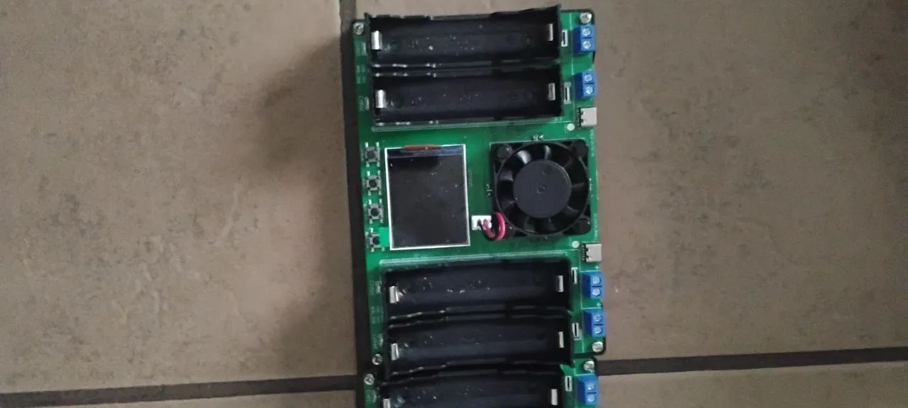 Testador e carregador de células de litio 18650 tipo Arduino 