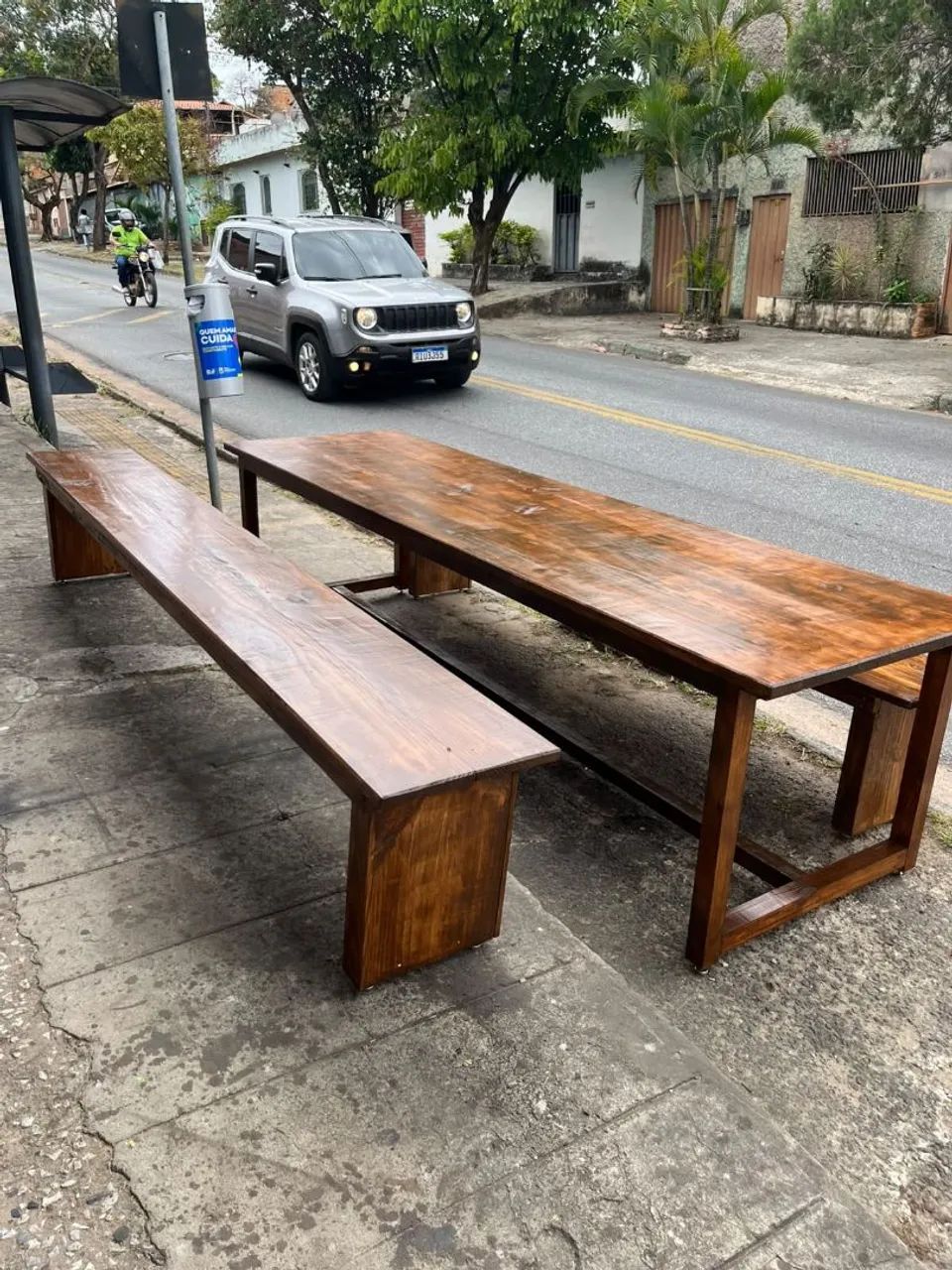 Mesa de madeira com bancos rustica - Foto 2