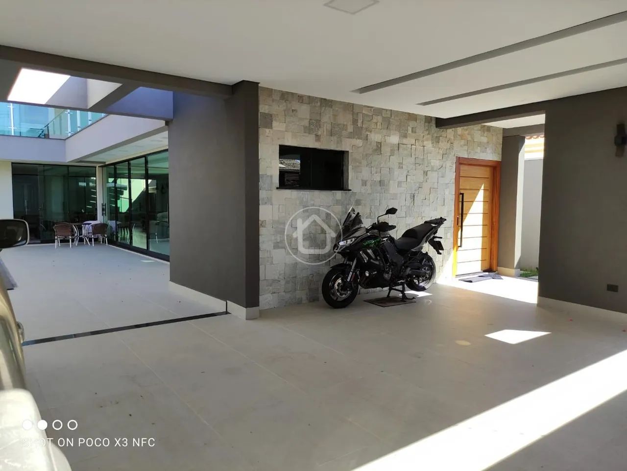 SOBRADO COM 3 SUITES, PISCINA E ENERGIA SOLAR - Foto 3