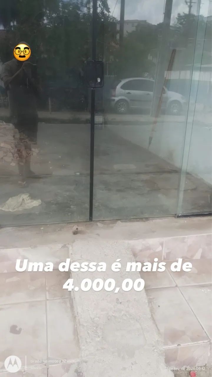 Porta de vidro 2,80m x 2,10m 4 folhas com fechadura e chave  - Foto 2