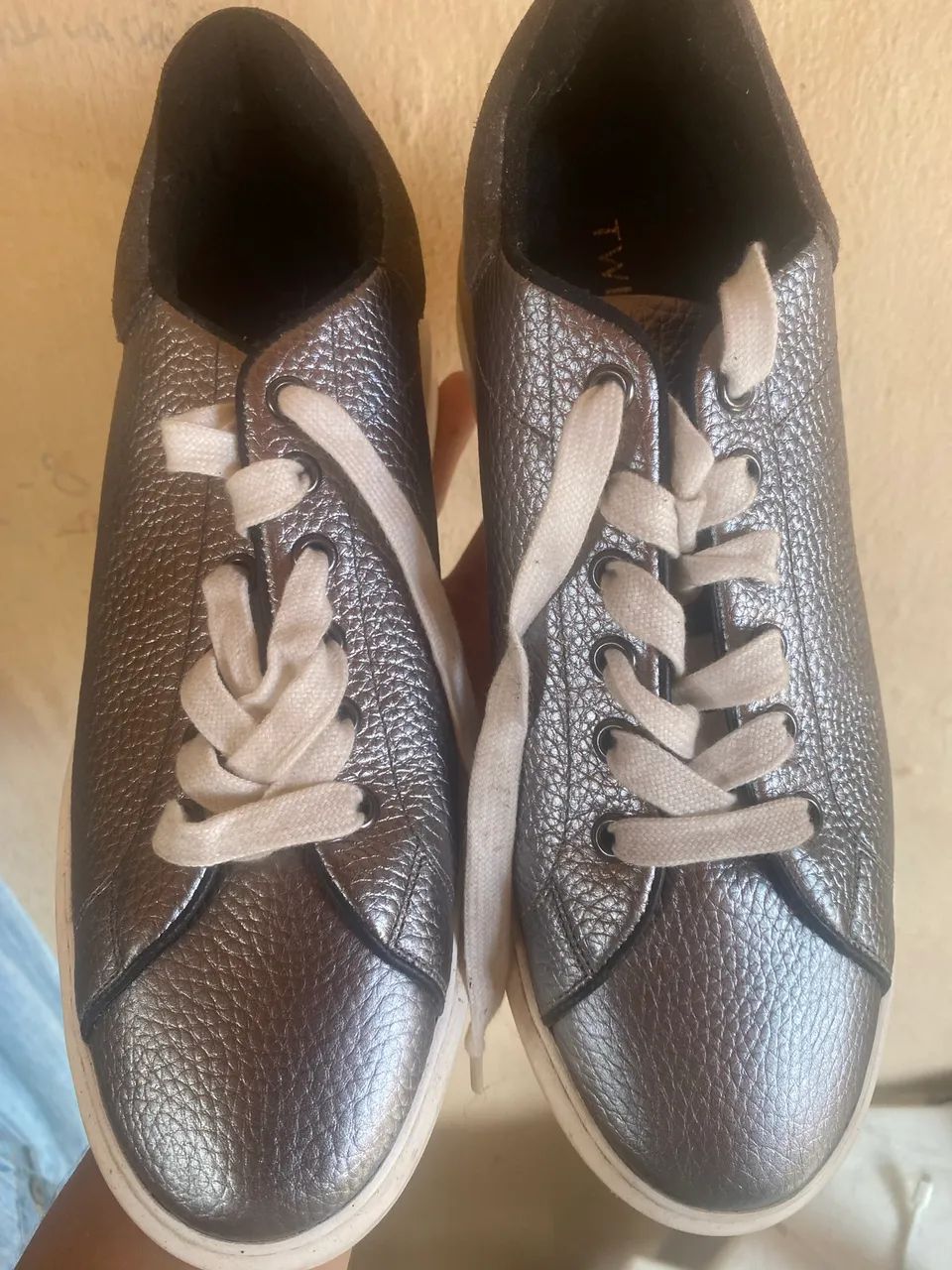 2 sapatos novos