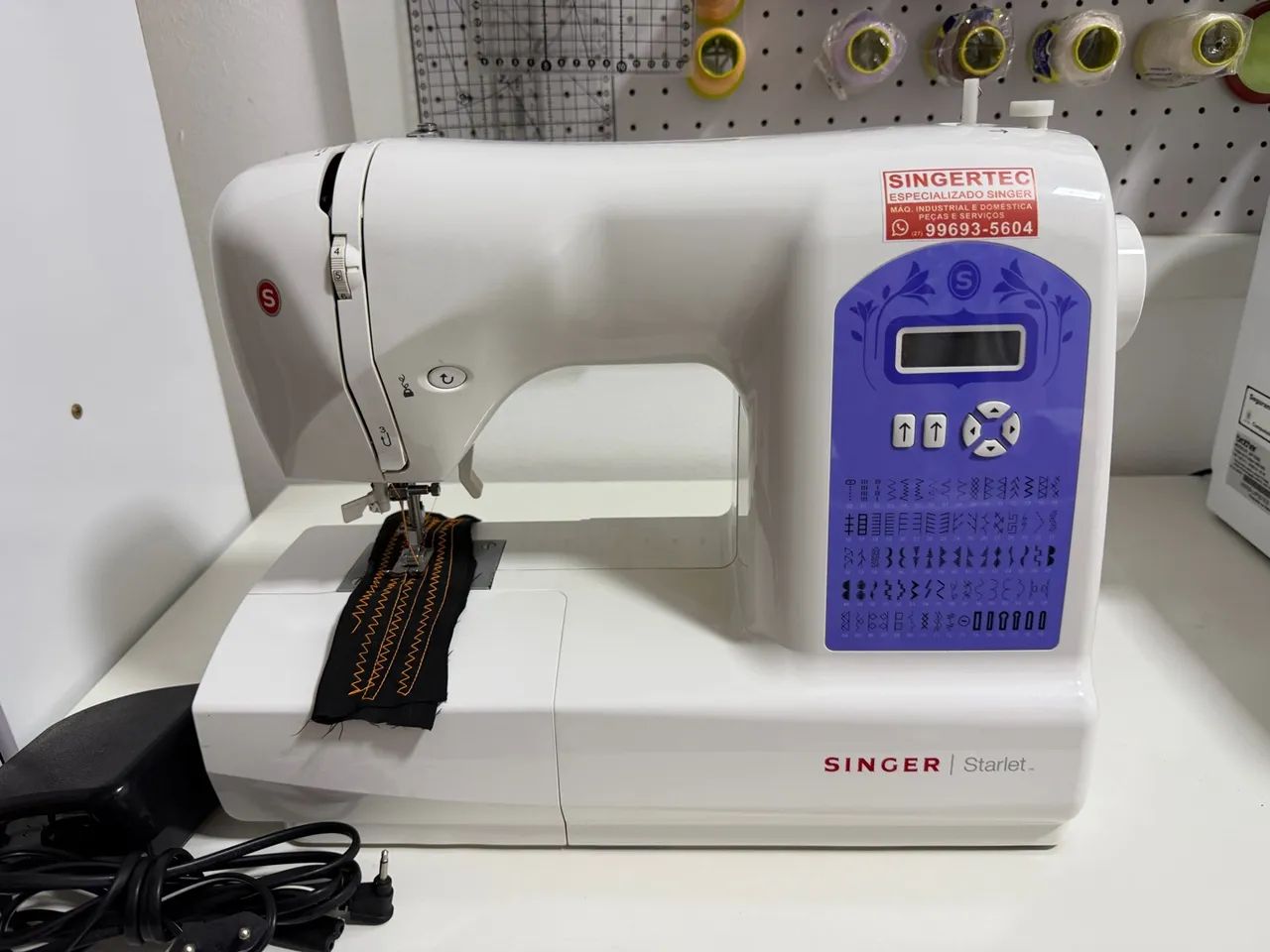 Máquina Singer doméstica  - Foto 5