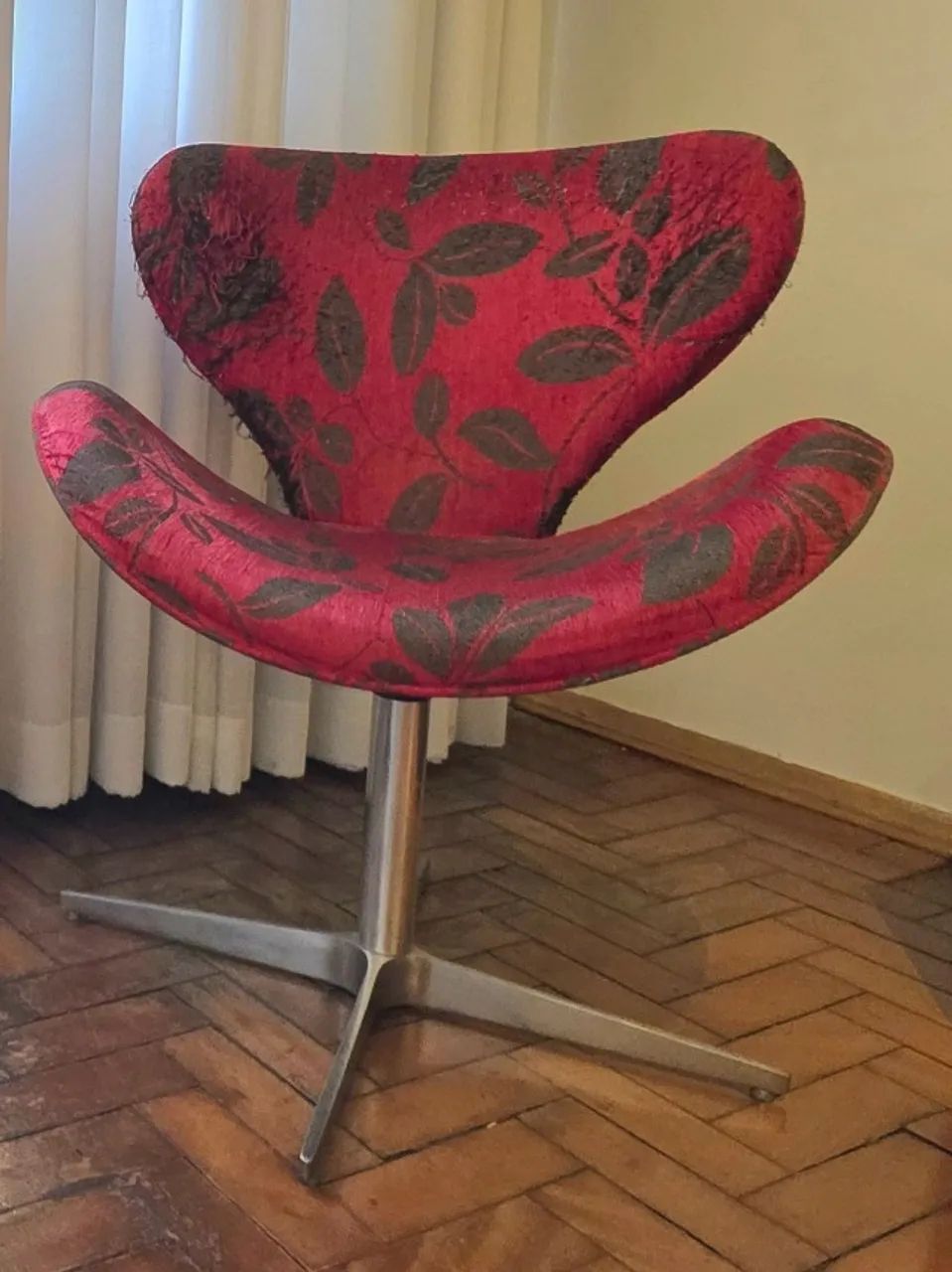 Cadeiras giratórias estofadas vermelhas - Foto 3