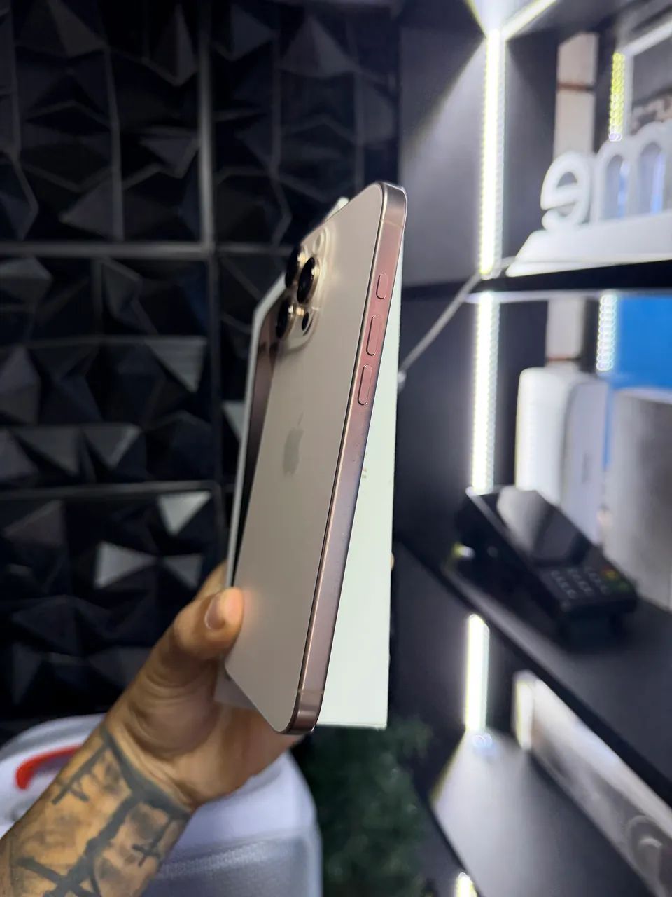 IPHONE 16 PRO MAX 256GB OPORTUNIDADE  - Foto 4