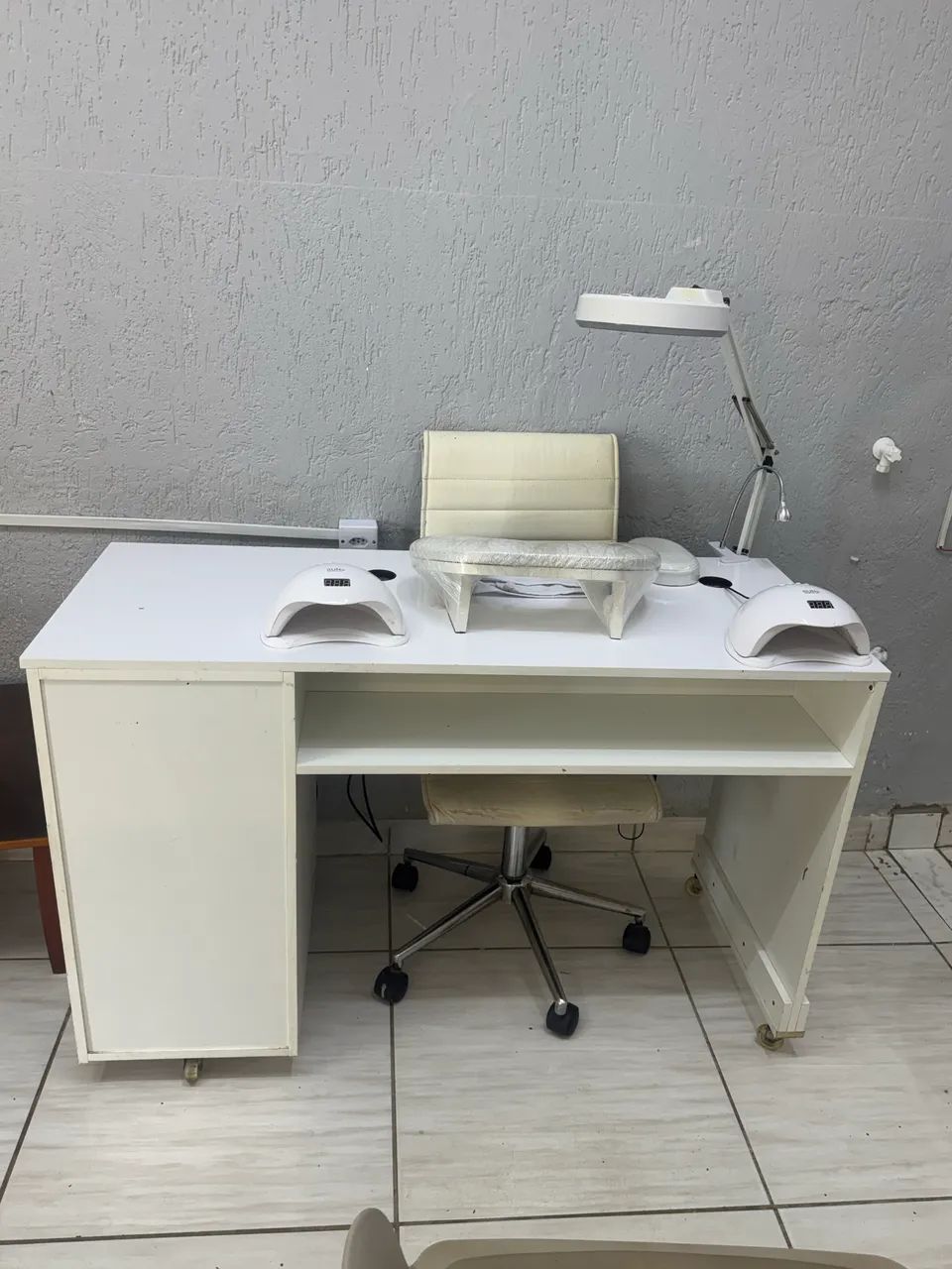 Mesa manicure/ nail designer