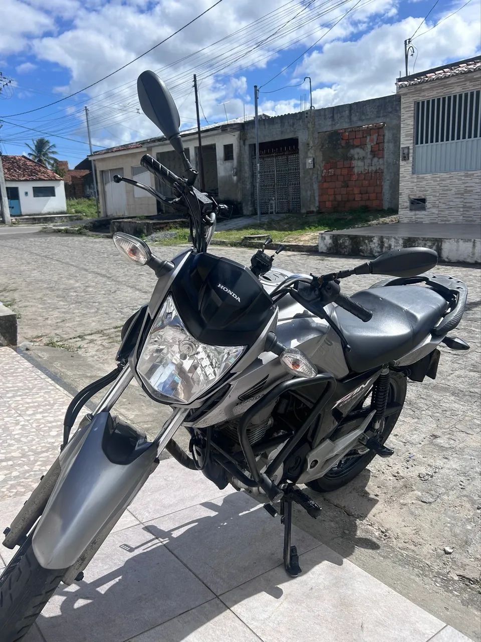 VENDE-SE HONDA CG