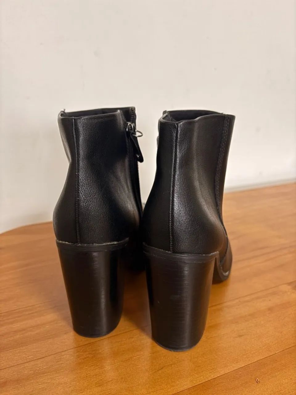 Anckle boot preta salto grosso bico fino - Foto 3