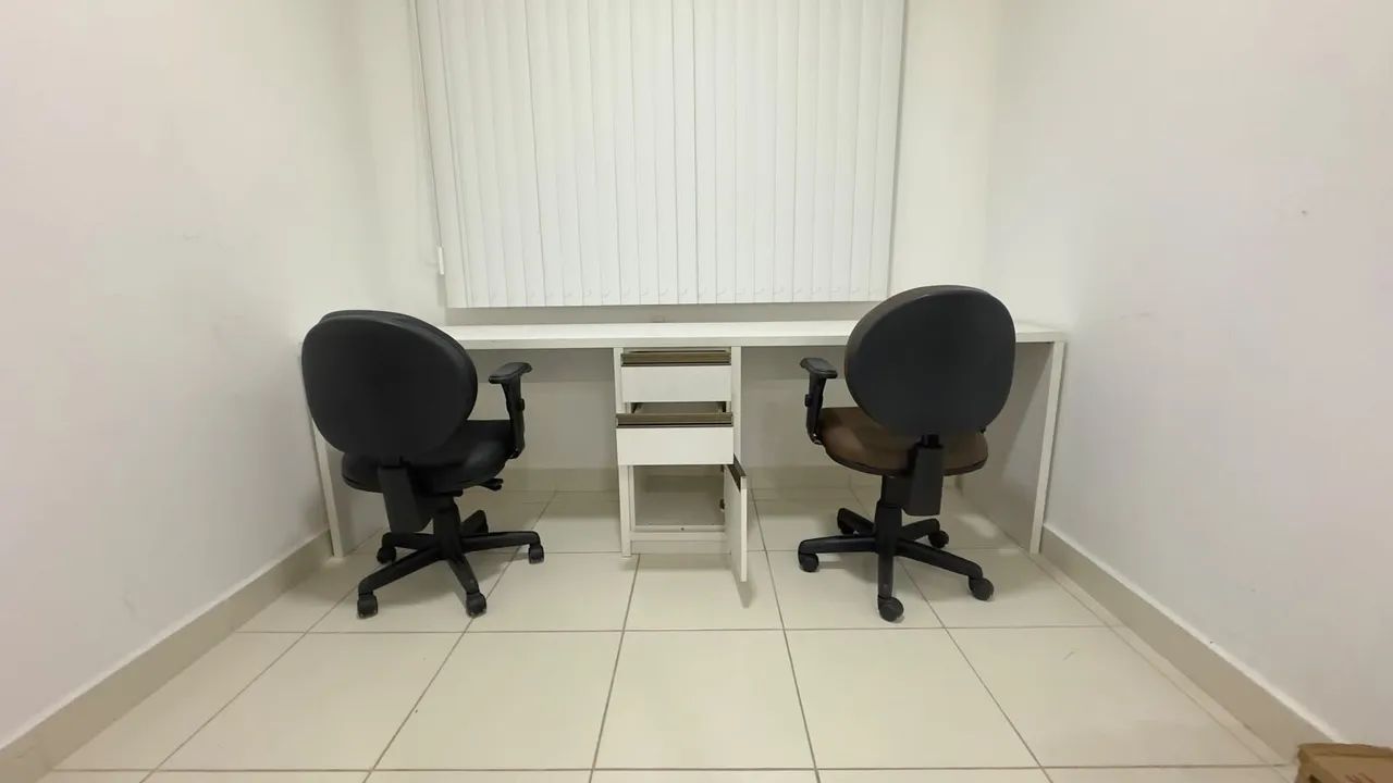 Mesa + 2 cadeiras 