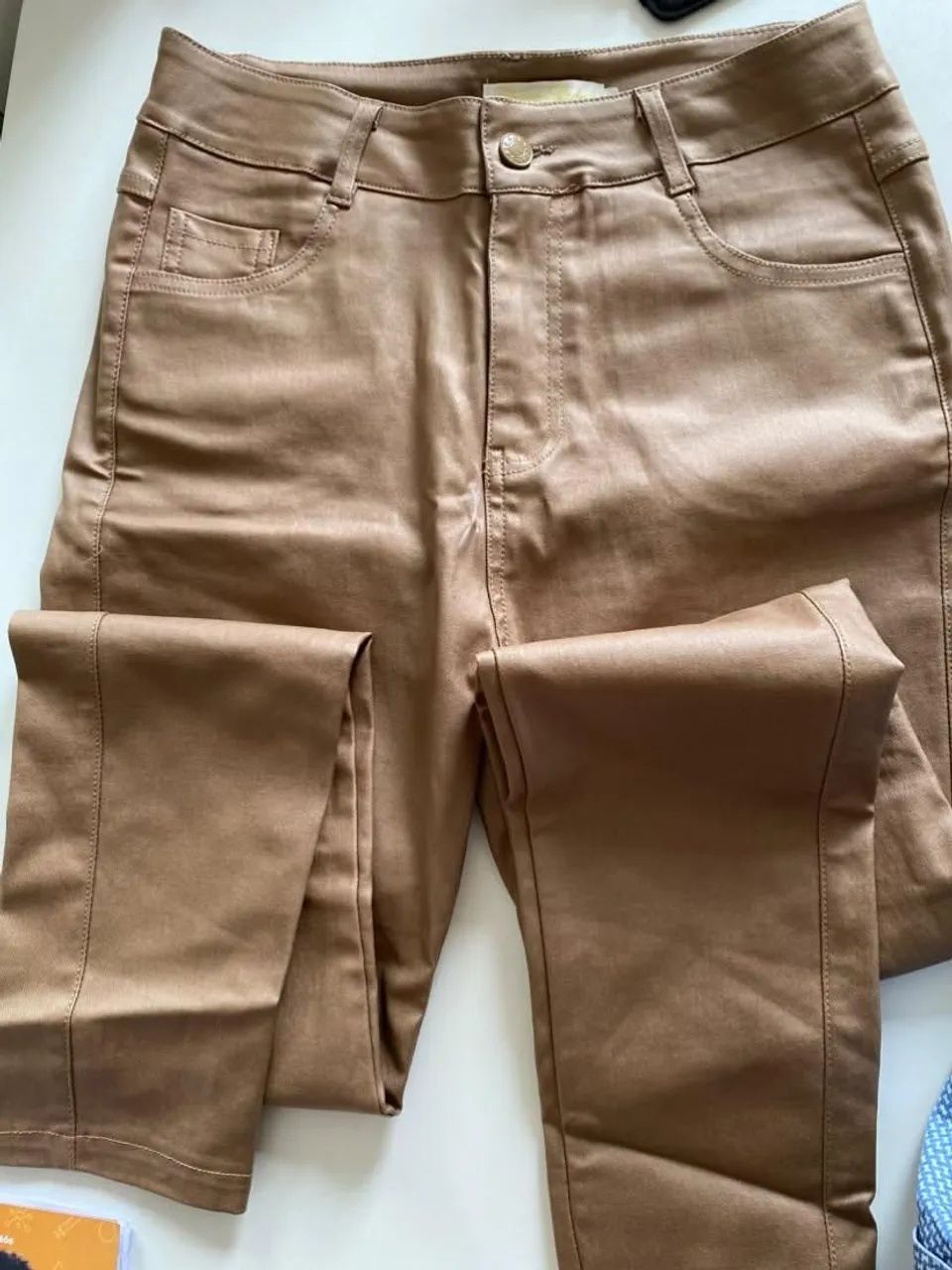 Calça marrom couro fake - Foto 4