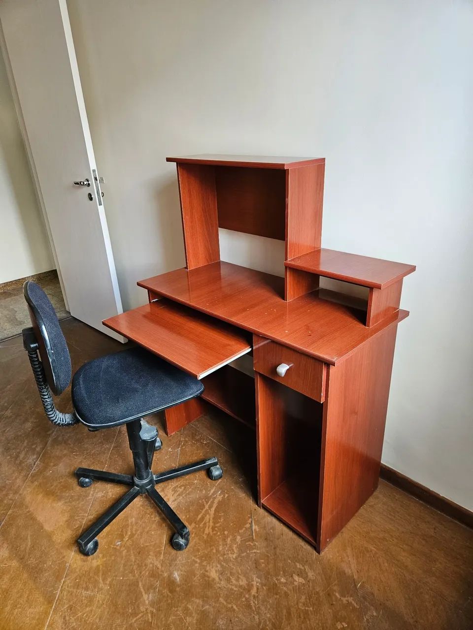 Mesa de computador Bartira com 1 gaveta