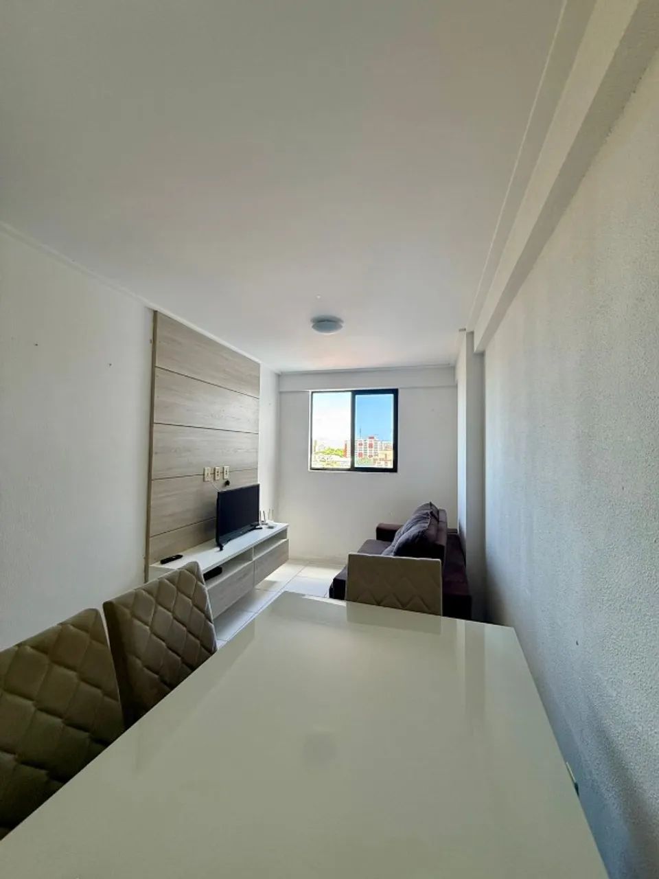 Aluga - se quarto e sala mobiliado no Farol