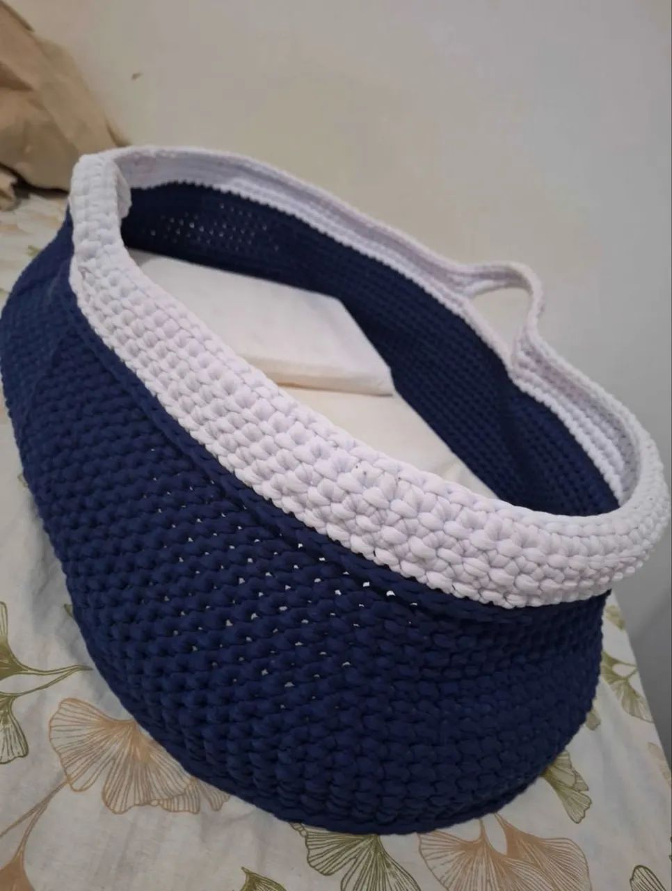 Ninho Moisés, é todo no crocê fio de malha, azul com branco. - Foto 2