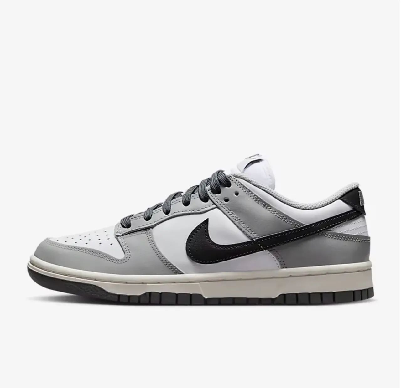 Tênis Nike Dunk - Cinza e Preto  - Foto 2