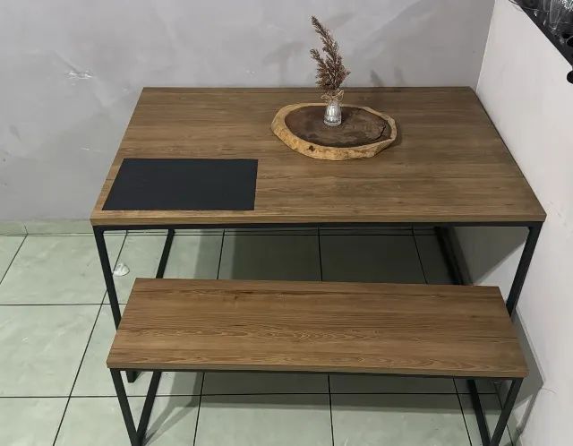 Mesa com banco e duas cadeiras  - Foto 5
