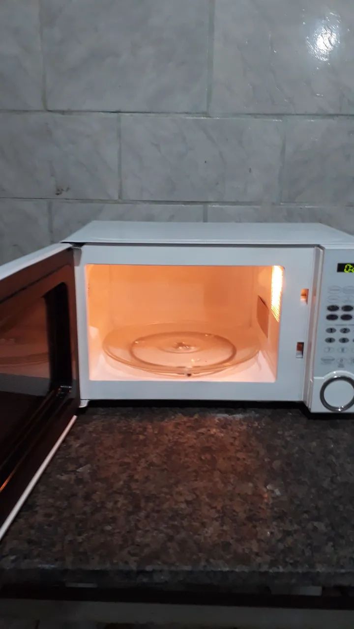 Microondas Mídea 20 litros funcionando perfeitamente . - Foto 5