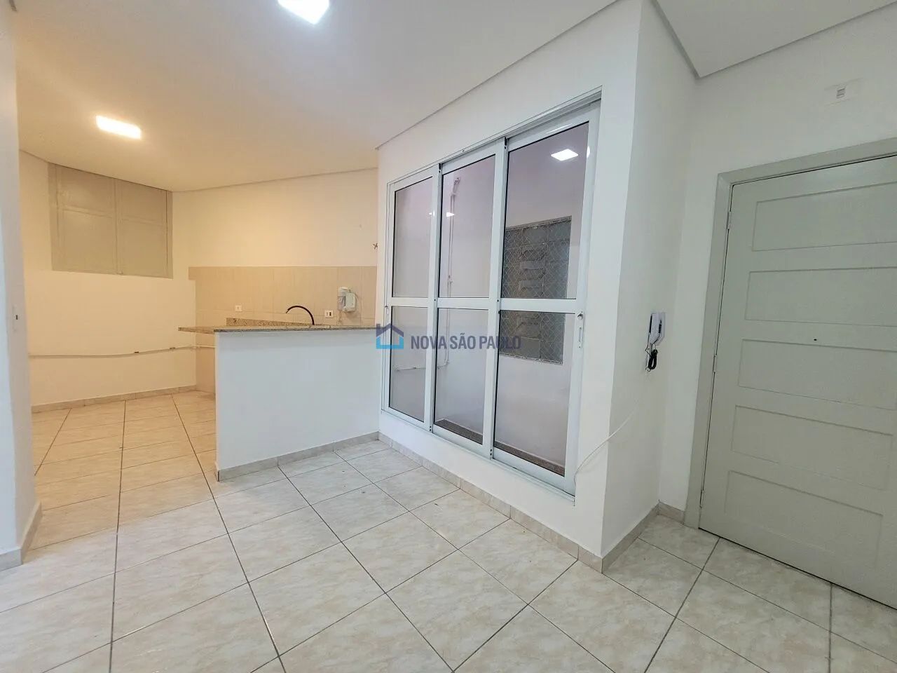 Apartamento 2 quartos - 2 metros da estação Praça da Árvore do metrô.