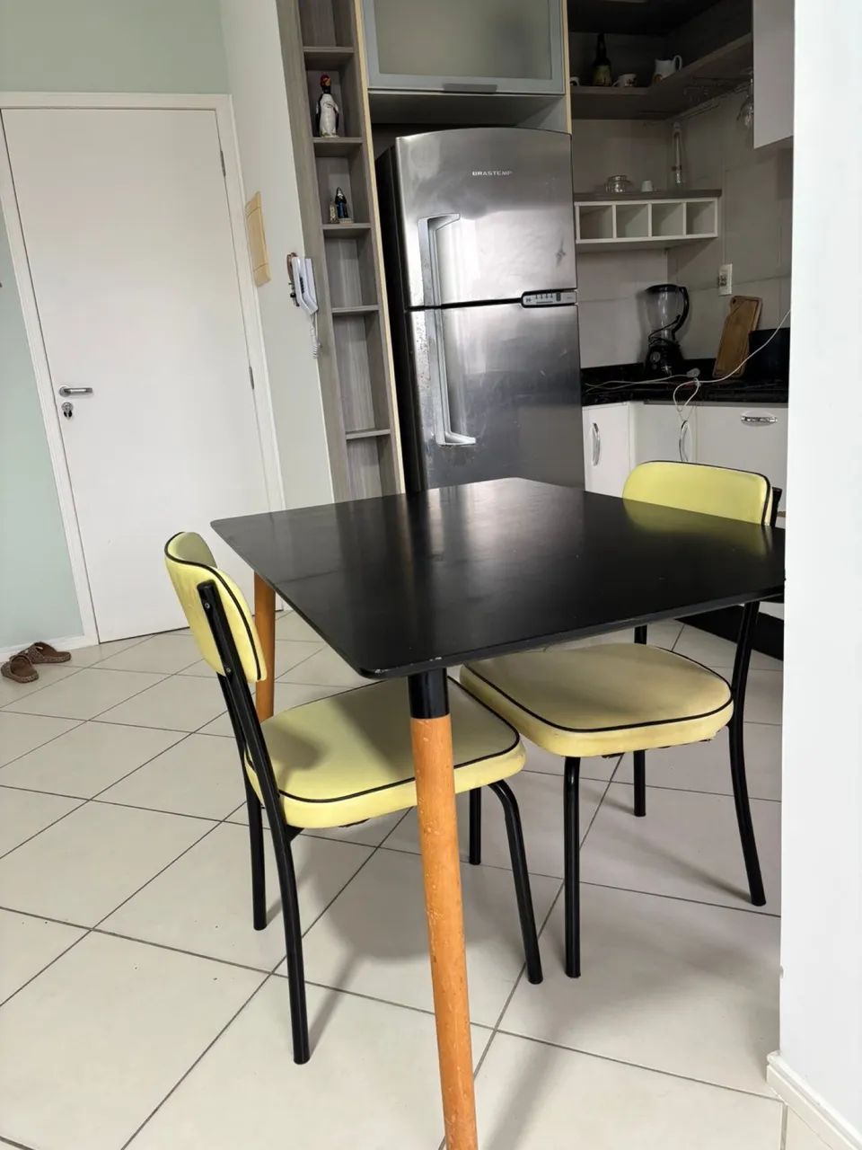 Par de cadeiras estilo moderno - amarelo com preto  - Foto 4