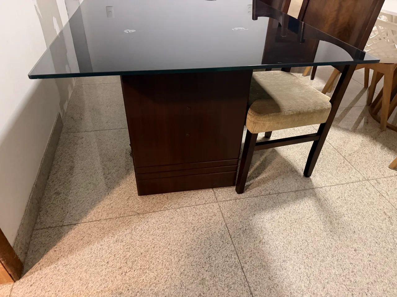 Mesa de 6 lugares com cadeiras líder