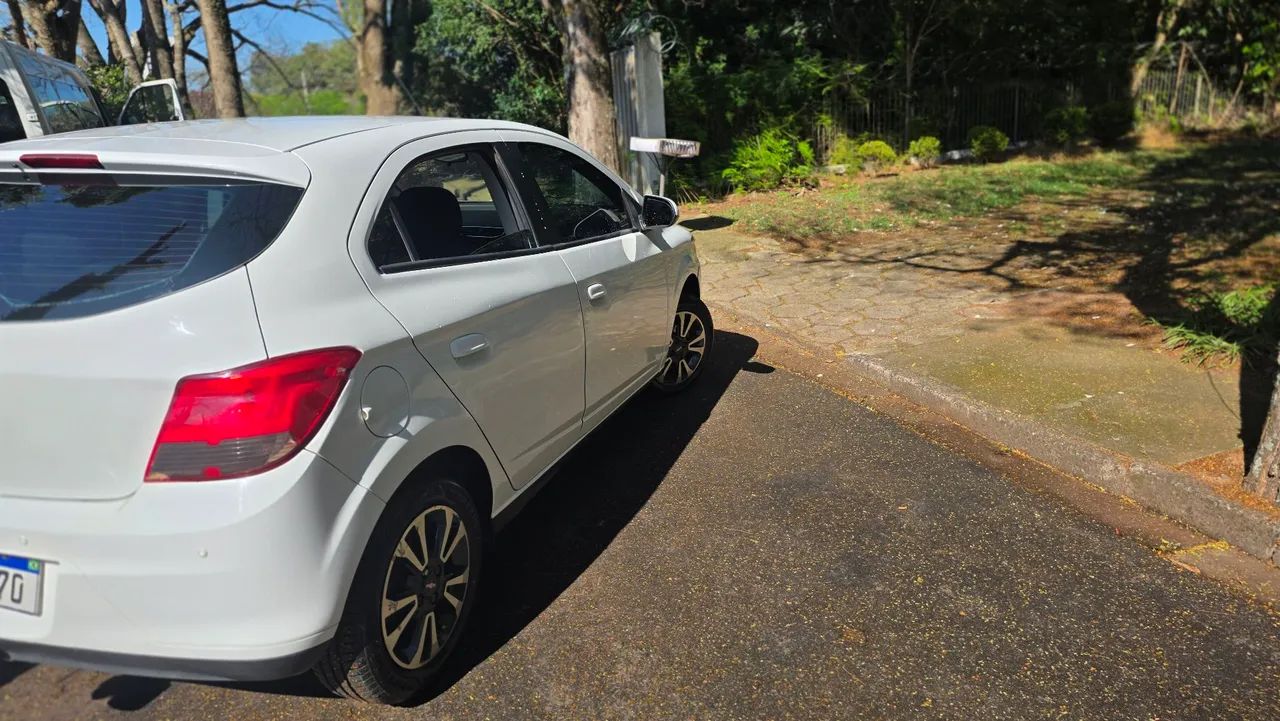 Chevrolet Onix ONIX HATCH LTZ 1.4 8V FlexPower 5p Mec. 2013