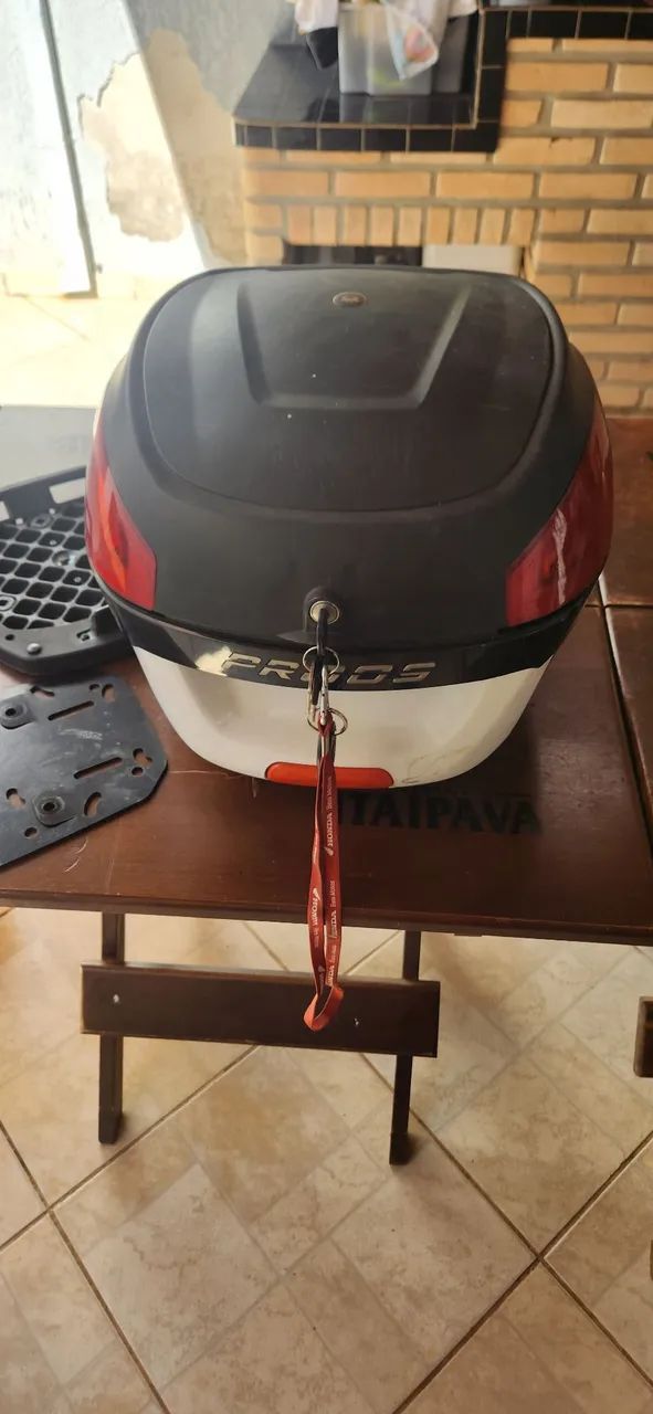 Baú para moto Proos 29 litros suporte universal 