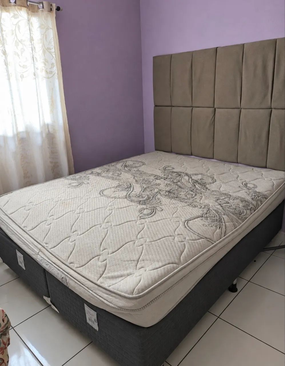 Cama Queen + painel, usado