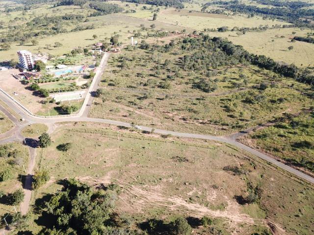 Vende-se, próximo ao Lago Corumbá 3 Lotes - Foto 2