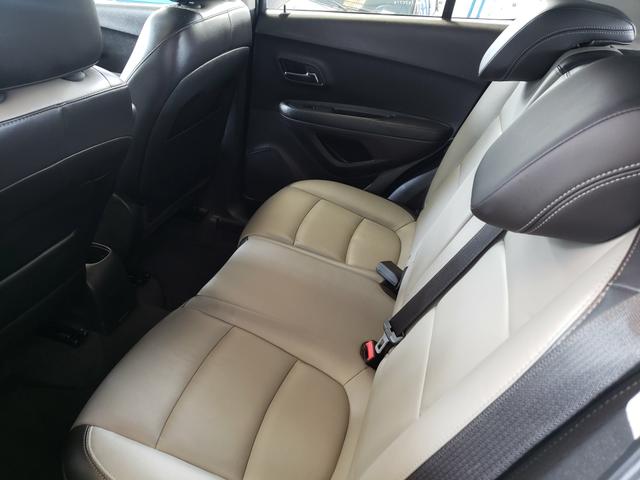 Chevrolet Tracker 1.8 Automatico com teto solar vendo troco e financio R$ - Foto 12