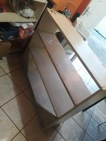 Prateleira de madeira, precisando de alguns reparos. Não entrego - Foto 3