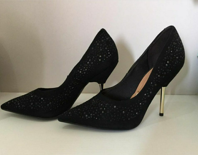 sandalia scarpin preta