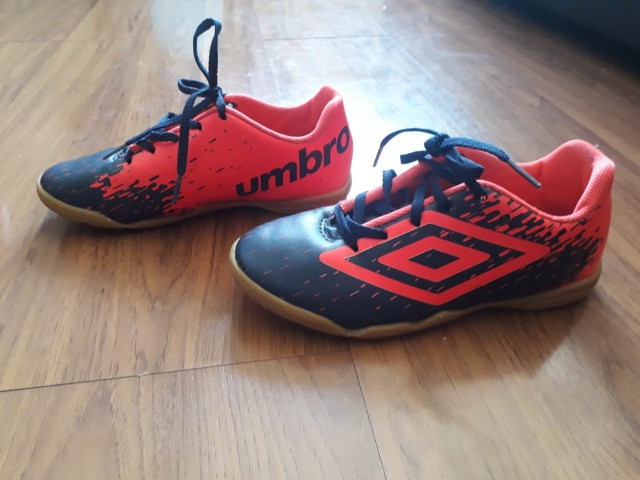 tenis futsal numero 33