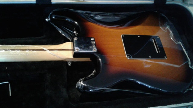 Guitarra Fender American Special - Foto 2