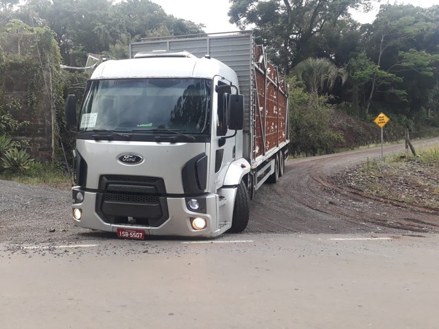 FORD CARGO 2422 NO CHASSIS 10 METROS