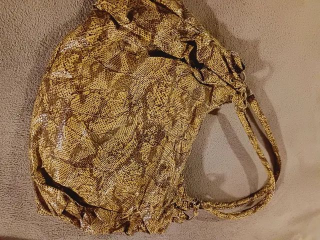 Bolsa de plástico verde imitação cobra nunca usada - Foto 3